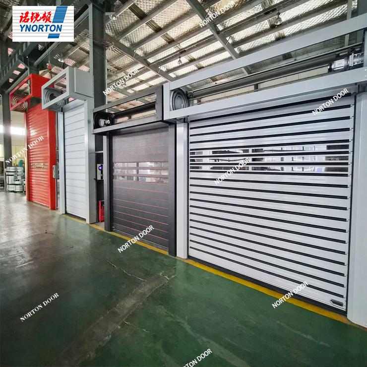 Брза роло врата се отварају и затварају аутоматски ради удобности.